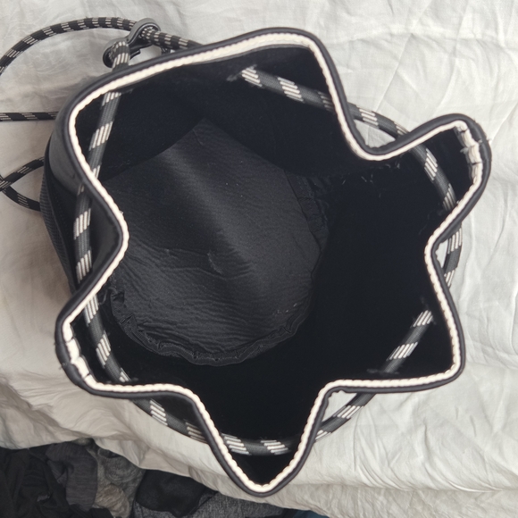 Ivivva Black Mesh Drawstring Backpack - Picture 3 of 3